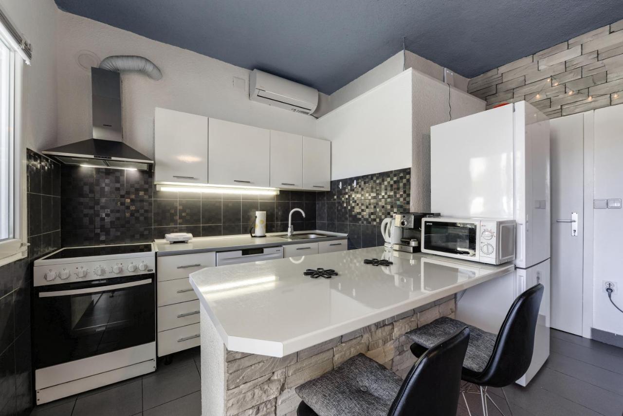 Diva Apartment Povljana Bagian luar foto