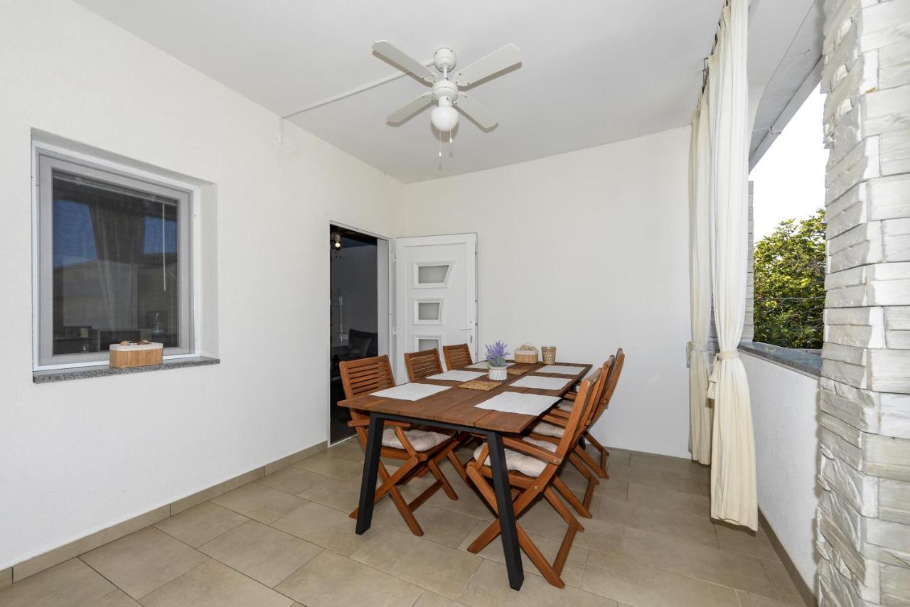 Diva Apartment Povljana Bagian luar foto