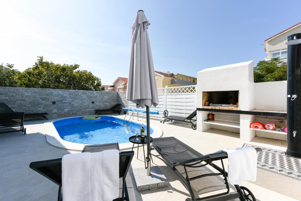Diva Apartment Povljana Bagian luar foto